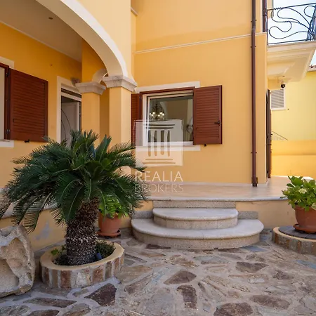 Casa *
